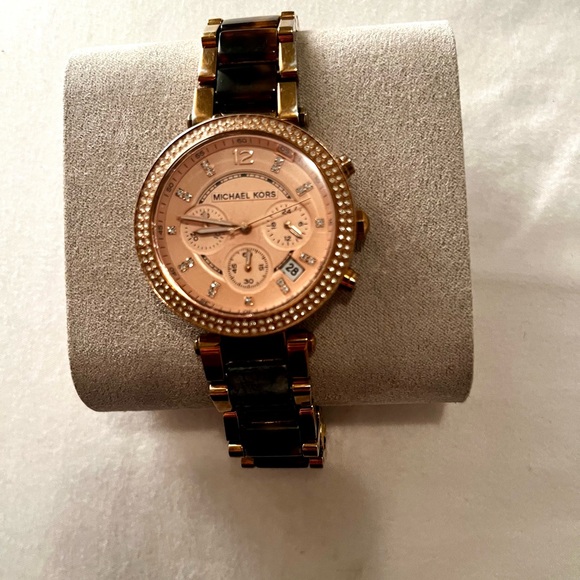 Michael Kors Chronograph Parker
Rose Gold-tone Tortoise Acrylic
Watch MK5538 - Picture 5 of 7